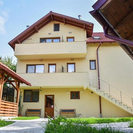 Tomis House Hotel Curtea De Arges Luaran gambar