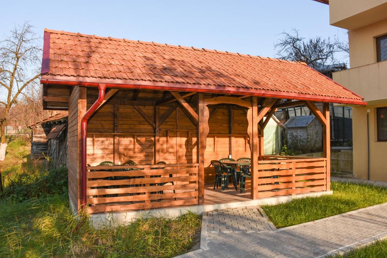 Tomis House Hotel Curtea De Arges Luaran gambar