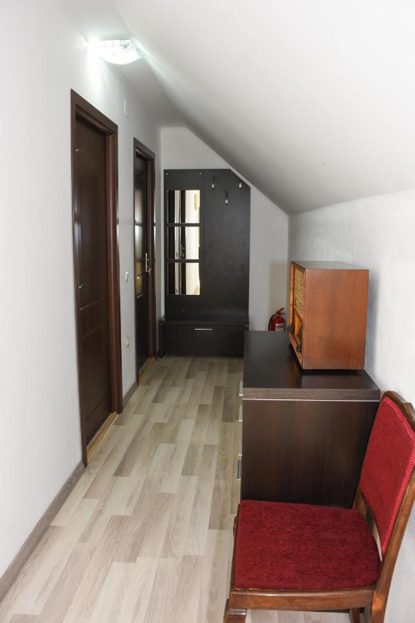 Tomis House Hotel Curtea De Arges Luaran gambar