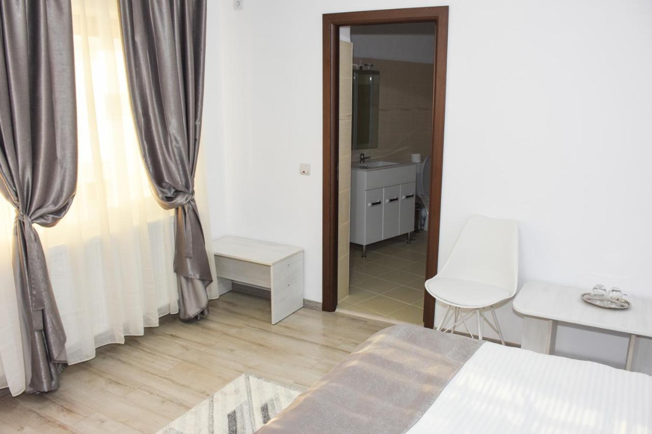 Tomis House Hotel Curtea De Arges Luaran gambar