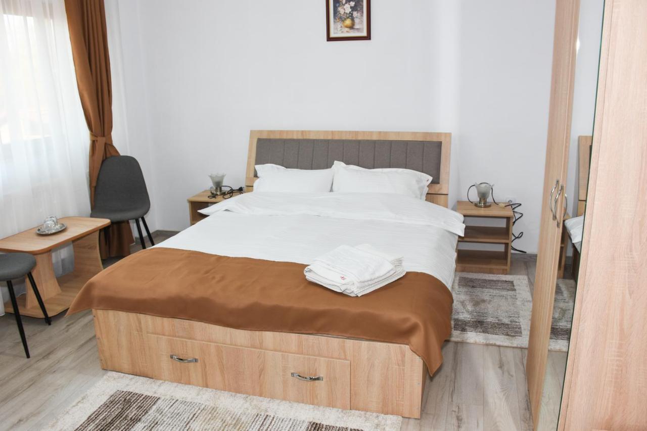 Tomis House Hotel Curtea De Arges Luaran gambar