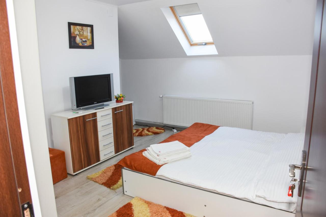 Tomis House Hotel Curtea De Arges Luaran gambar