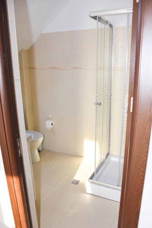 Tomis House Hotel Curtea De Arges Luaran gambar