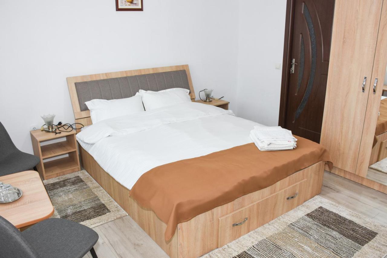 Tomis House Hotel Curtea De Arges Luaran gambar