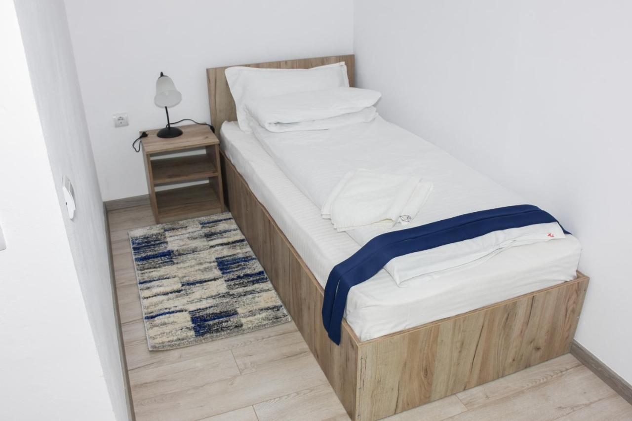 Tomis House Hotel Curtea De Arges Luaran gambar