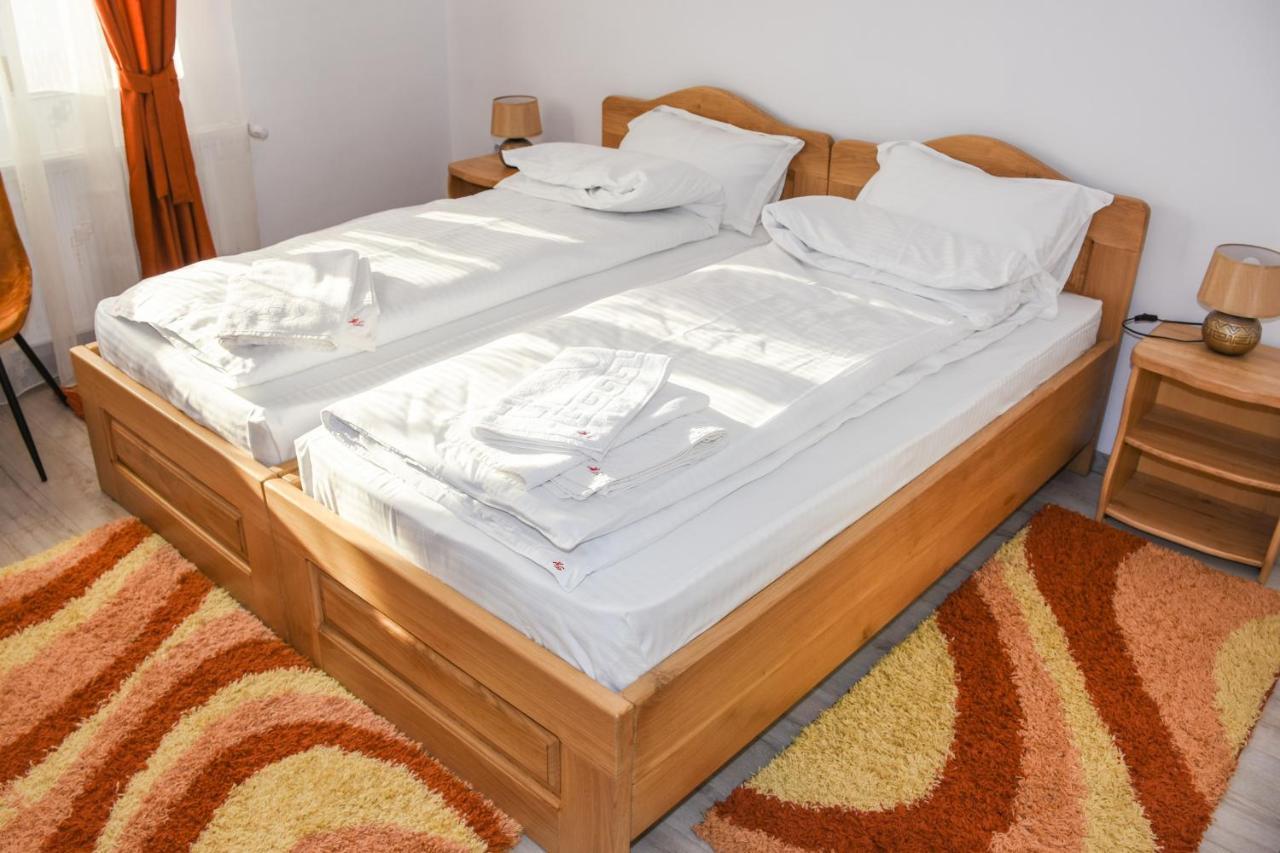 Tomis House Hotel Curtea De Arges Luaran gambar