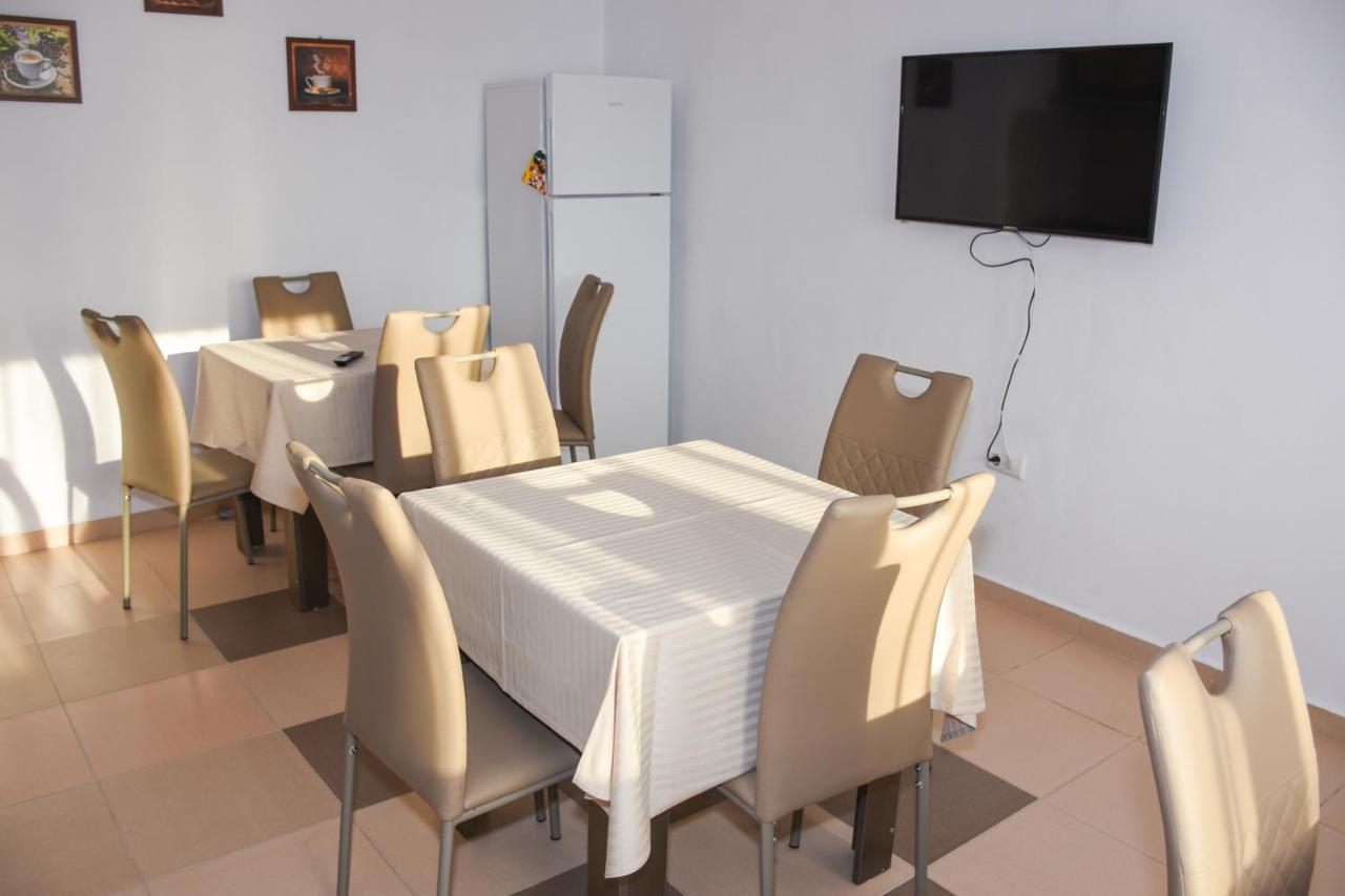 Tomis House Hotel Curtea De Arges Luaran gambar