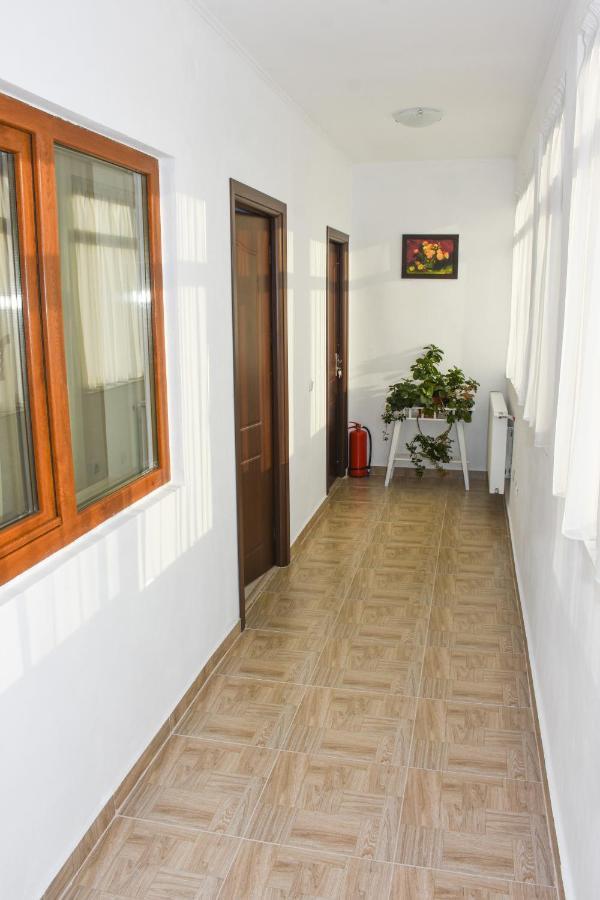 Tomis House Hotel Curtea De Arges Luaran gambar