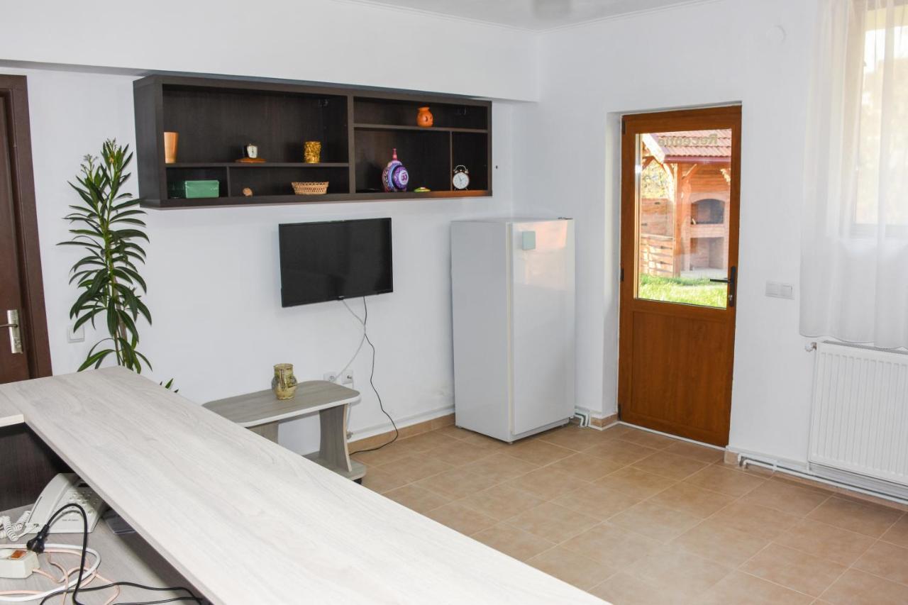 Tomis House Hotel Curtea De Arges Luaran gambar