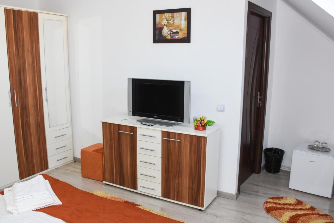 Tomis House Hotel Curtea De Arges Luaran gambar