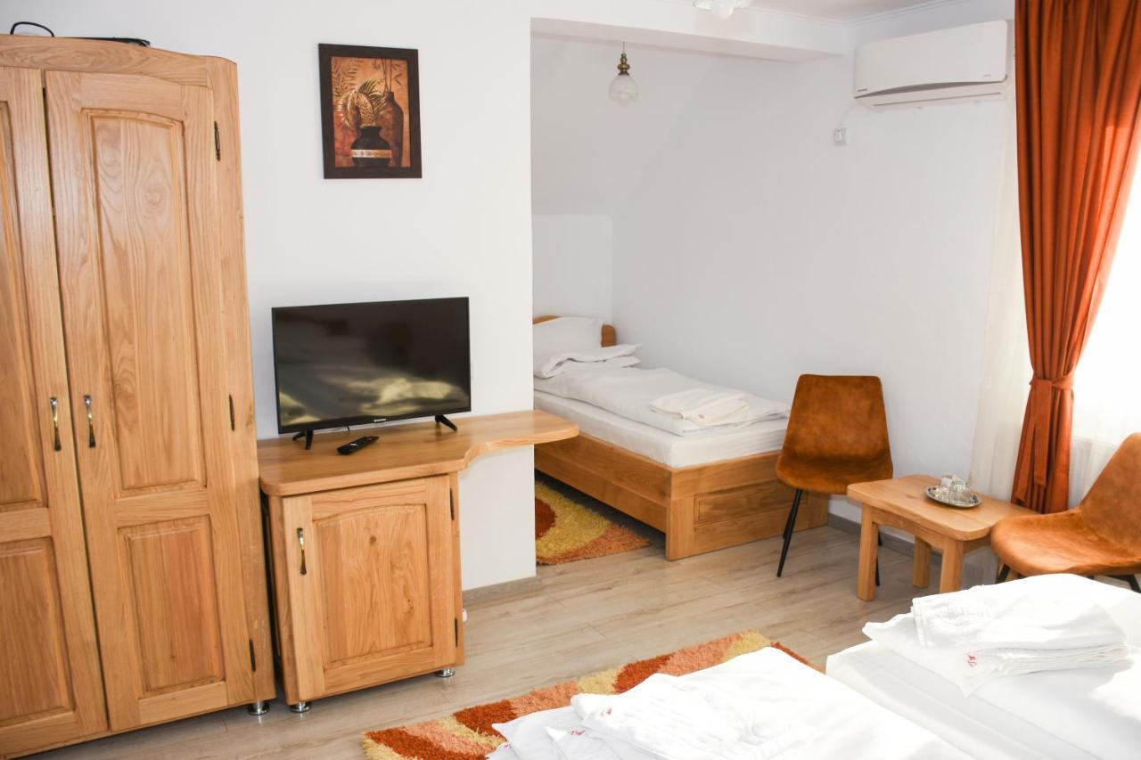 Tomis House Hotel Curtea De Arges Luaran gambar