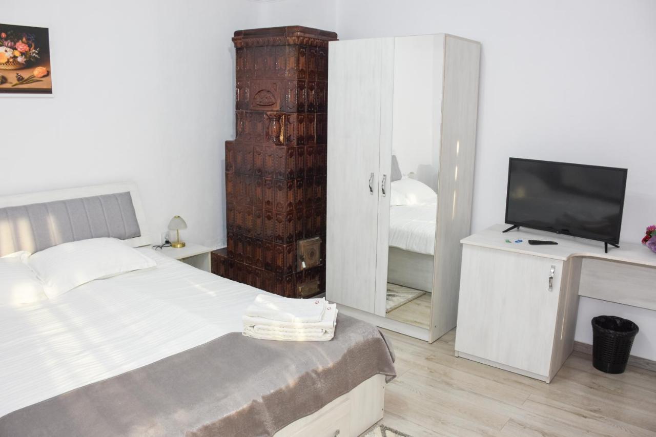 Tomis House Hotel Curtea De Arges Luaran gambar