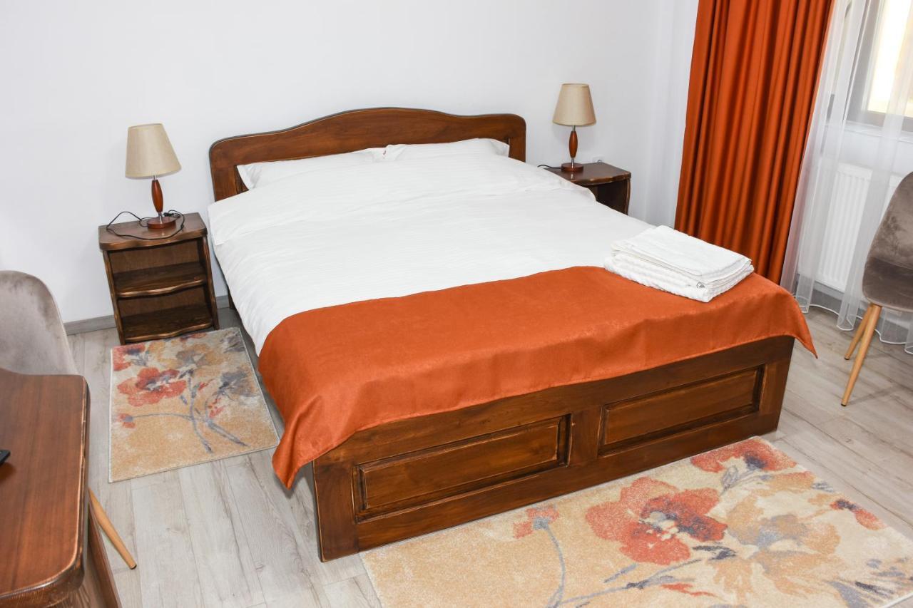 Tomis House Hotel Curtea De Arges Luaran gambar
