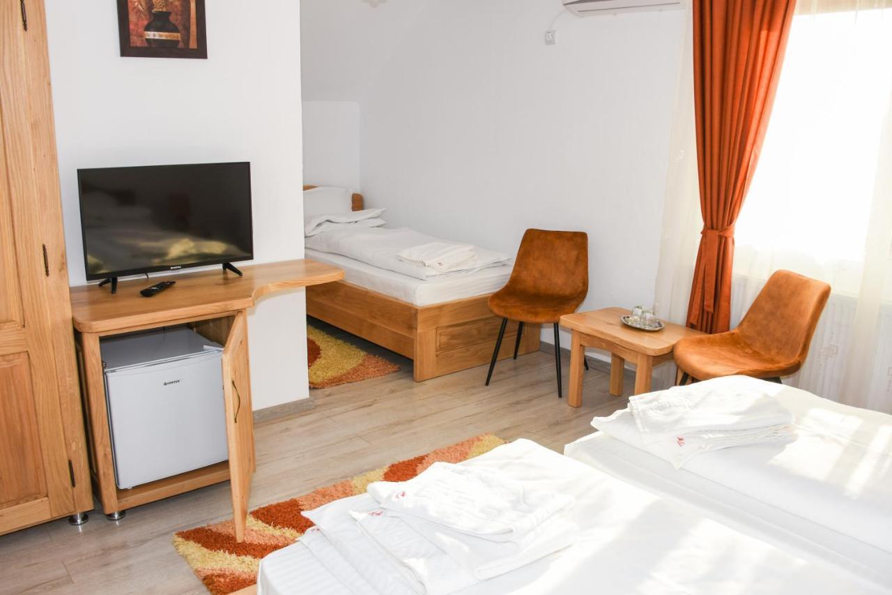Tomis House Hotel Curtea De Arges Luaran gambar