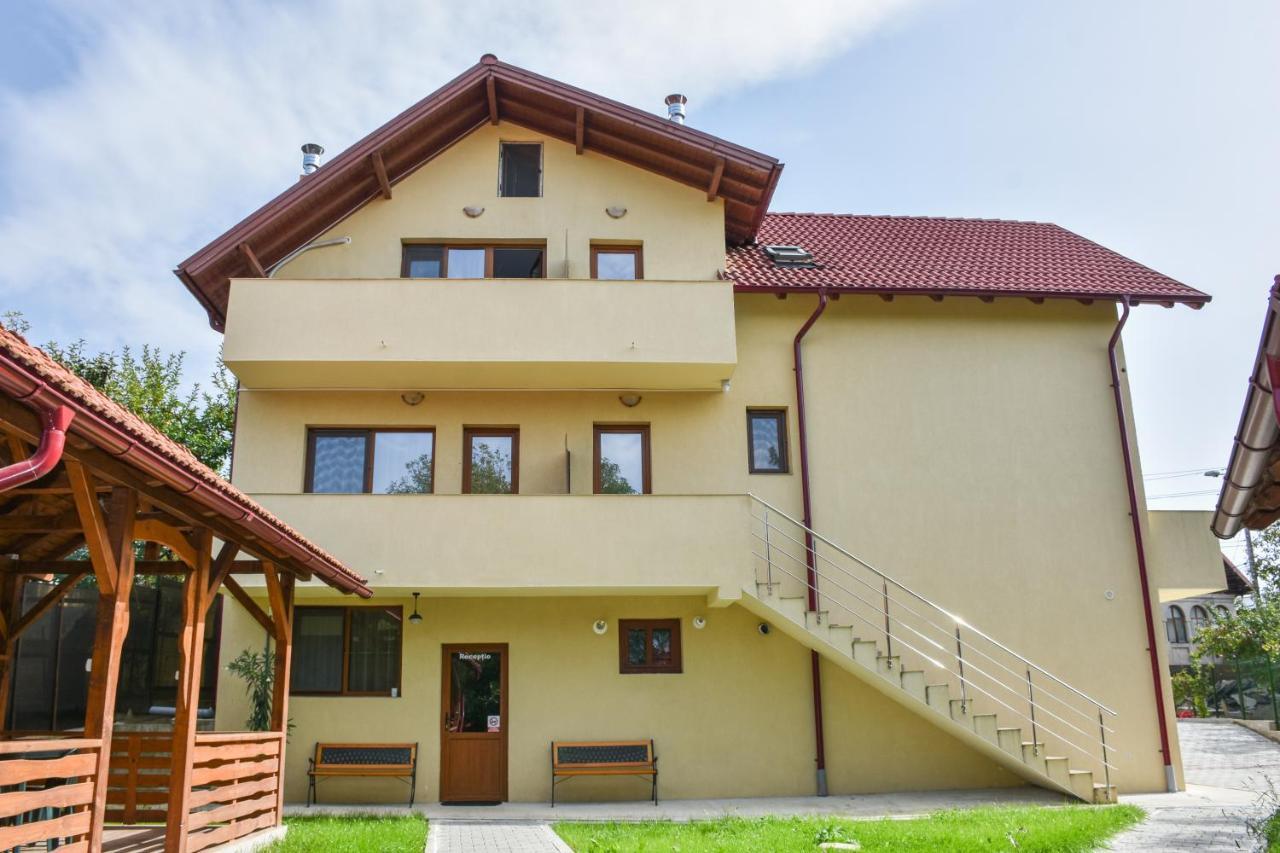 Tomis House Hotel Curtea De Arges Luaran gambar